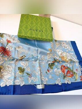 New with tags and box Gucci Blue Floral Silk Scarf 90 X 90